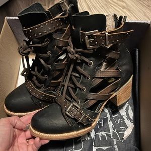 Freebird Size 7 Cheyenne black